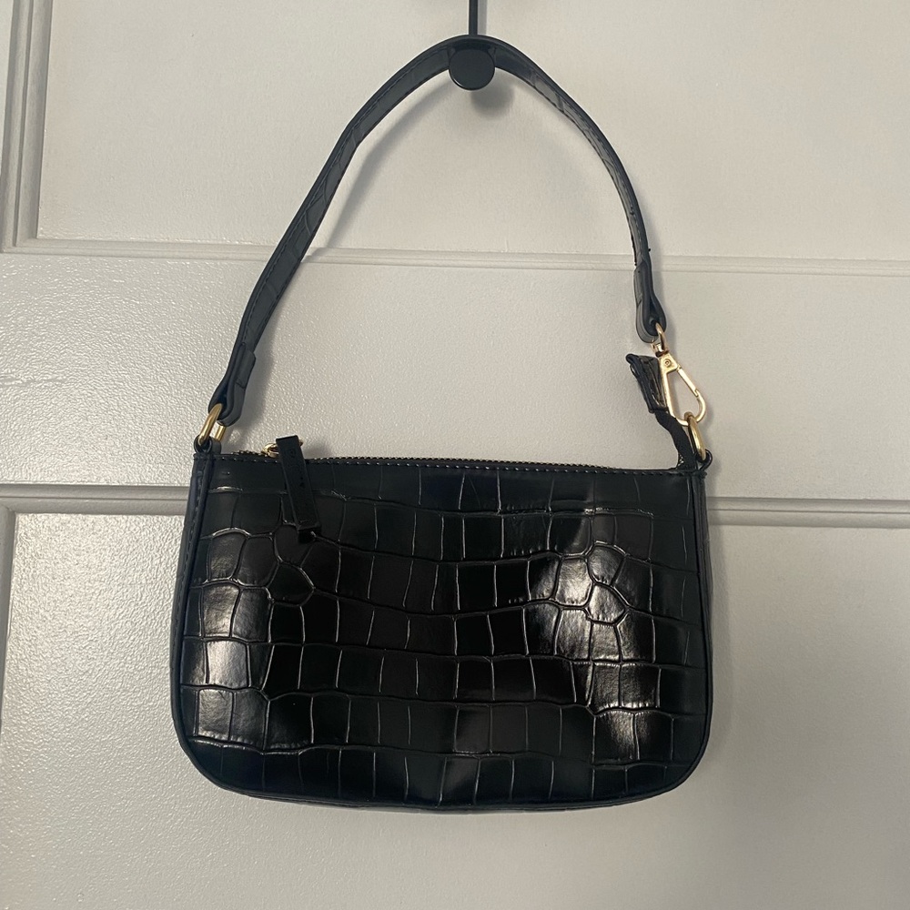 Elegant Black Croc-Embossed Women's Bag